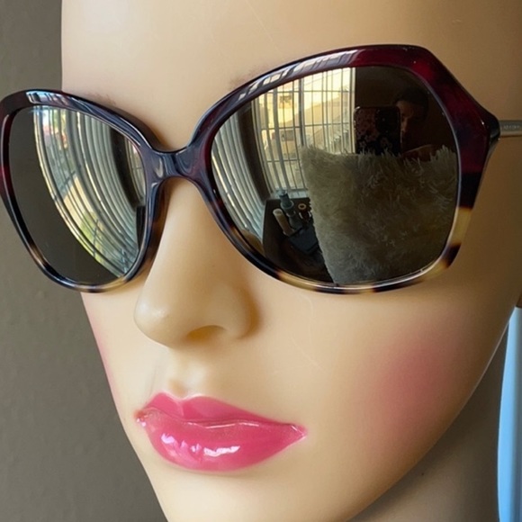 Burberry Accessories - Burberry sunglasses